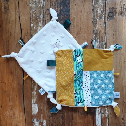 Doudou étiquettes à noeuds N&D